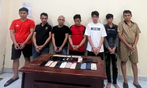 Nhiều đôi tình nhân tâm sự ở công viên bị trộm tài sản Nhiều đôi tình nhân tâm sự ở công viên bị trộm tài sản