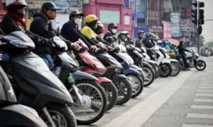 Đi ngược chiều để đón con nhưng than thở tiền phạt nặng Đi ngược chiều để đón con nhưng than thở tiền phạt nặng