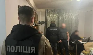 Ukraine triệt phá 50 đường dây giúp nam giới trốn nhập ngũ Ukraine triệt phá 50 đường dây giúp nam giới trốn nhập ngũ