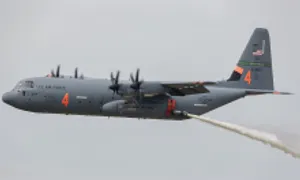 Mỹ điều vận tải cơ C-130 chữa cháy rừng ở Los Angeles Mỹ điều vận tải cơ C-130 chữa cháy rừng ở Los Angeles
