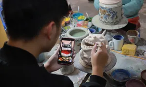 Chàng trai Hà Nội kiếm bộn tiền nhờ đồ gốm xấu xí Chàng trai Hà Nội kiếm bộn tiền nhờ đồ gốm xấu xí