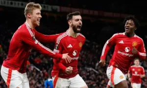 Neville: 'Chỉ Fernandes có thể chen chân vào đội hình Tottenham' Neville: 'Chỉ Fernandes có thể chen chân vào đội hình Tottenham'