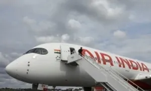 Phi cơ Ấn Độ cháy máy phát điện khi vừa hạ cánh Phi cơ Ấn Độ cháy máy phát điện khi vừa hạ cánh