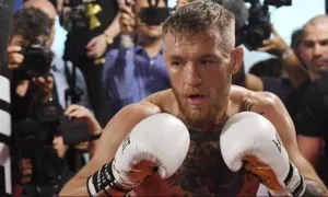 McGregor đánh túi bụi bạn tập McGregor đánh túi bụi bạn tập